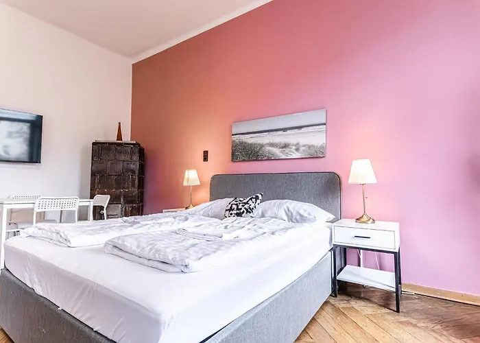 Lovely 1br Apt. Near Akh Hospital