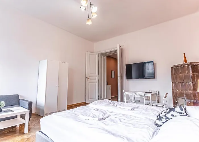 Apartment Lovely 1br Apt. Near Akh Hospital *
