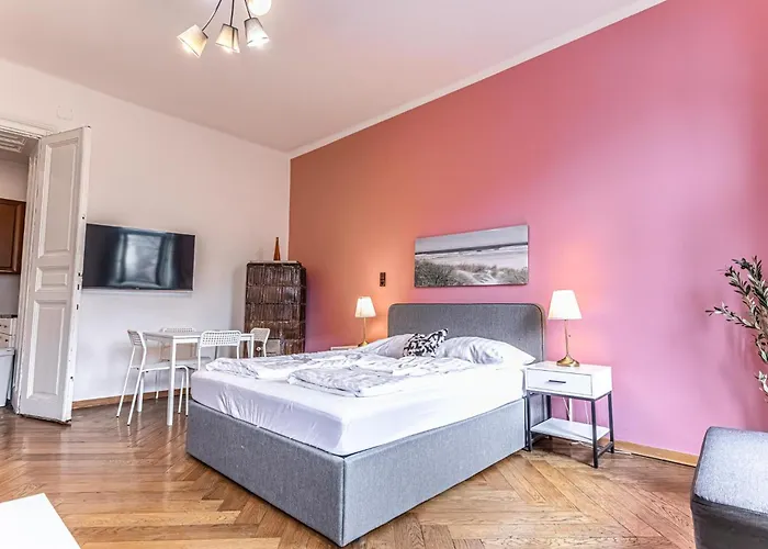 Apartment Lovely 1br Apt. Near Akh Hospital