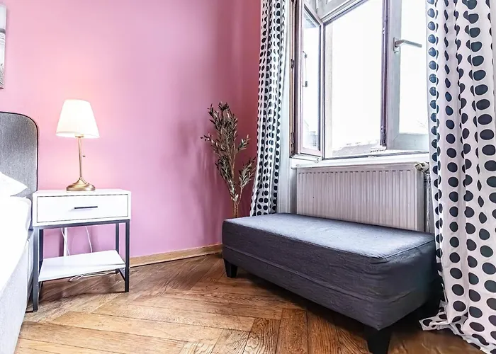 Lovely 1br Apt. Near Akh Hospital