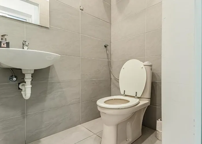 Lovely 1br Apt. Near Akh Hospital Apartment Vienna