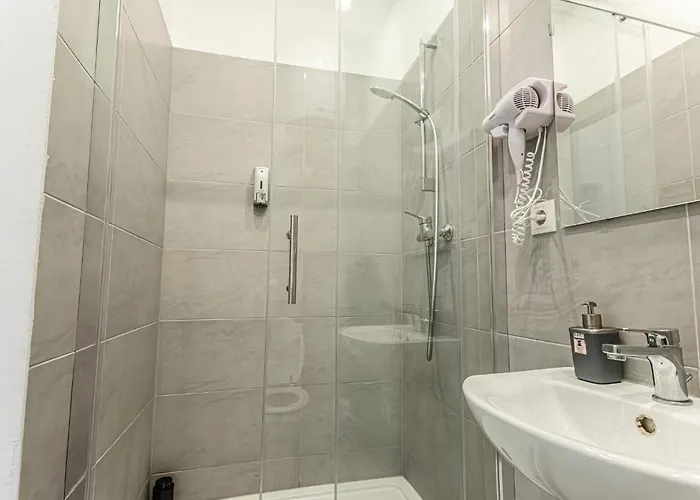 Lovely 1br Apt. Near Akh Hospital