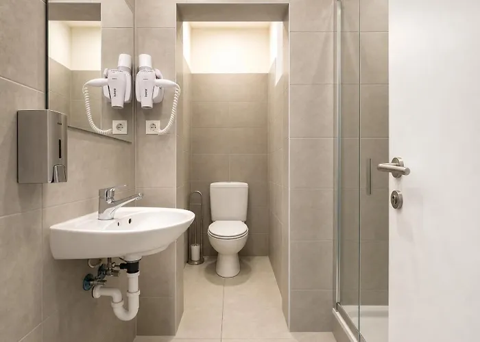 Apartment Lovely 1br Apt. Near Akh Hospital *