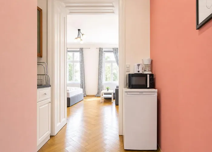 Lovely 1br Apt. Near Akh Hospital Apartment *