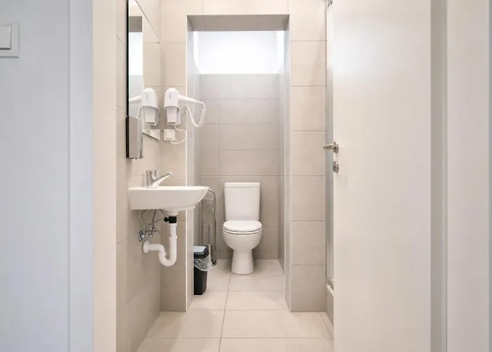 Lovely 1br Apt. Near Akh Hospital *